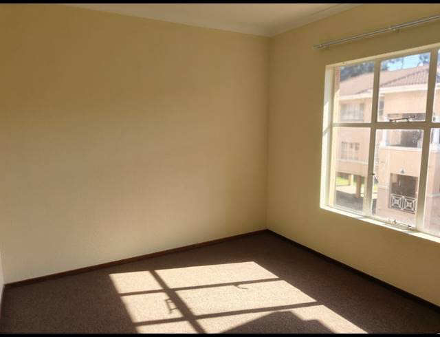 2 BEDROOM FLAT FOR SALE IN THREE RIVERS PROPER